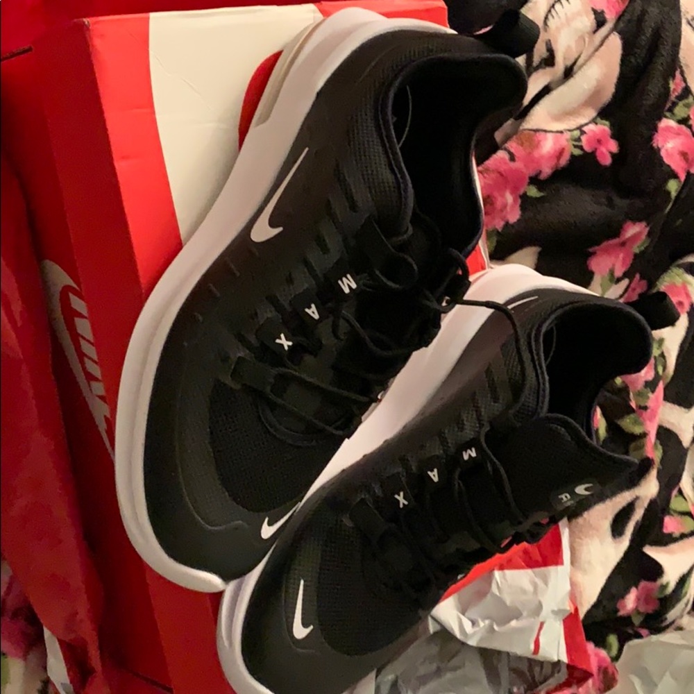 Women’s Nike Air Max Axis Sneakers